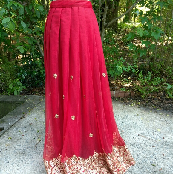 GORGEOUS Banarasi Lehengas embroidered skirt. - Picture 2 of 5